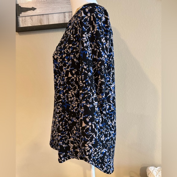 Dana Buchman Women’s Blue/Black/White V-Neck, Geometric Blouse - Size S - Picture 2 of 10